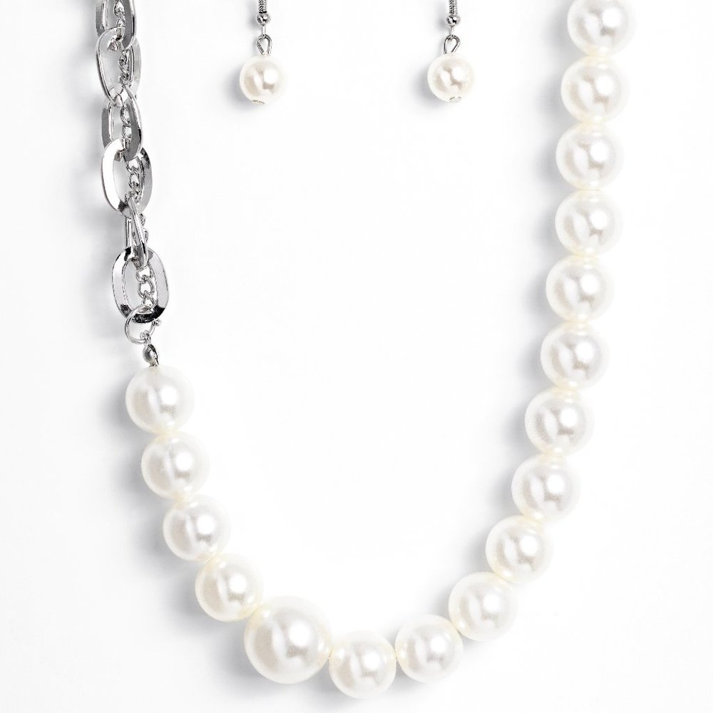 Paparazzi My PEARL - White